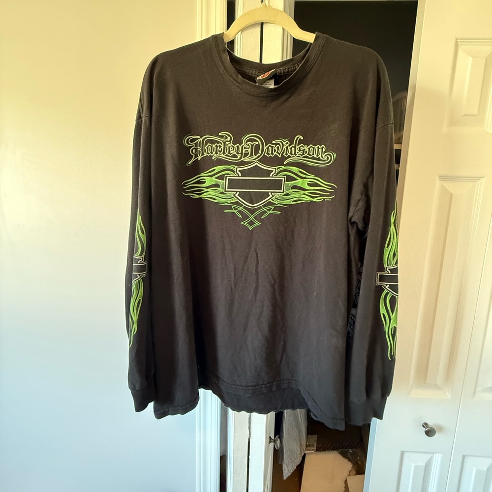 Vintage Harley-Davidson Men's Black Long Sleeve with Green Graphics